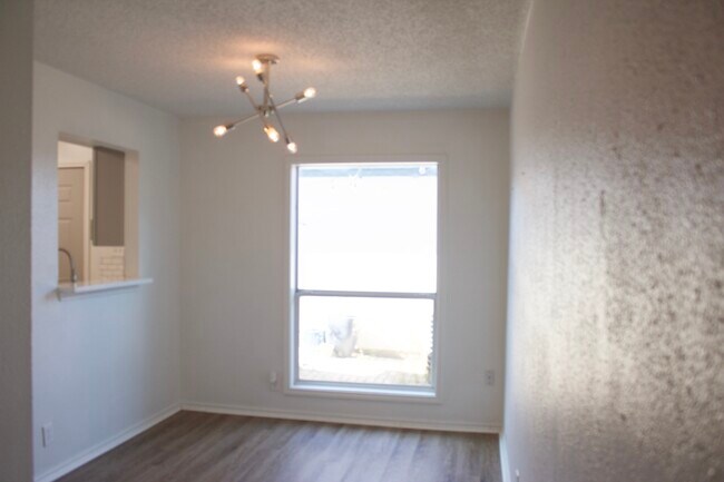 Building Photo - 4949 Hamilton Wolfe Rd