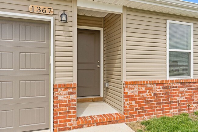 Foto del edificio - Newly built 3 bedroom duplex-Westbury Gardens!