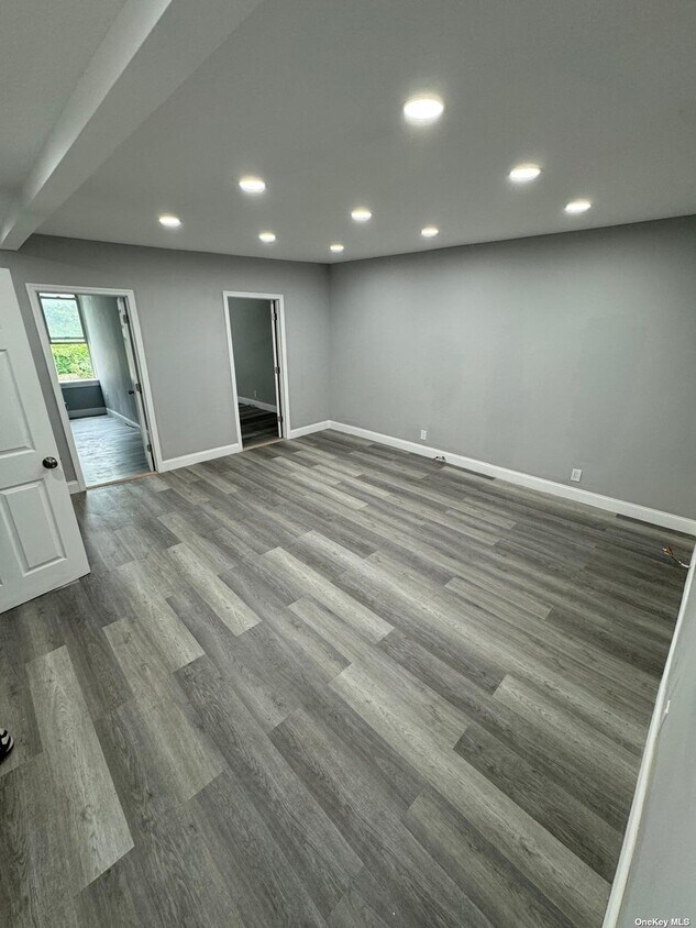 Building Photo - 60-41-60-56 56th Rd