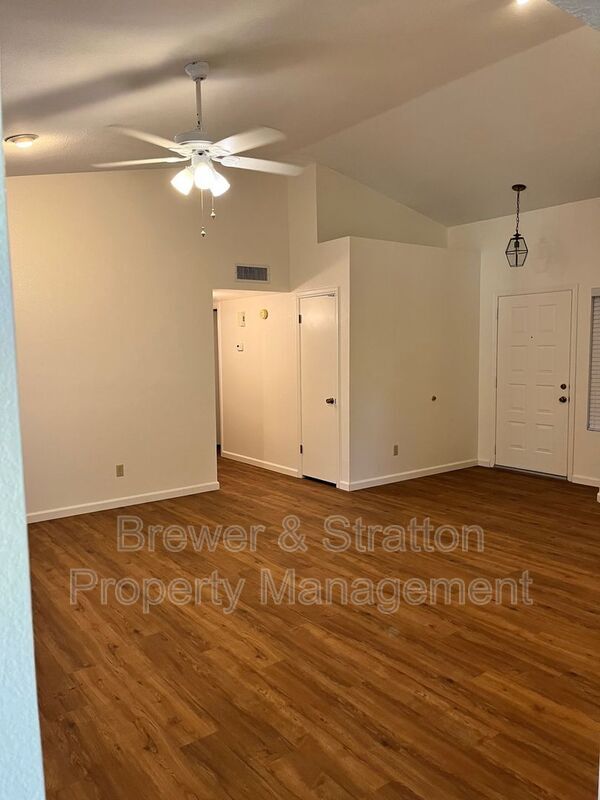 Building Photo - 4764 E Enrose St