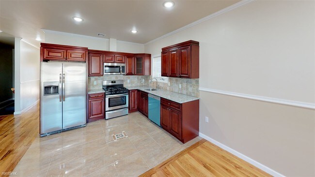 Building Photo - 195 Gates Ave