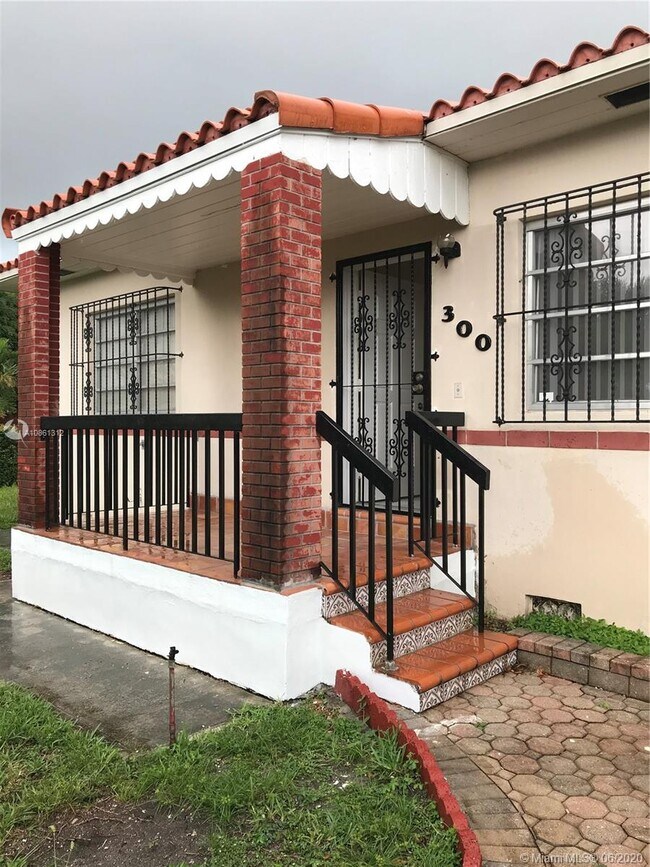 Foto del edificio - 300 NW 32nd Ave