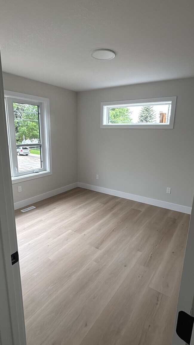 Photo du bâtiment - 15217-15109 Avenue NW