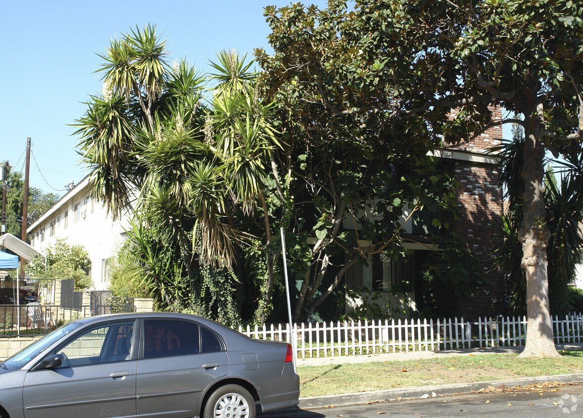 Building Photo - 105 S Granada Ave
