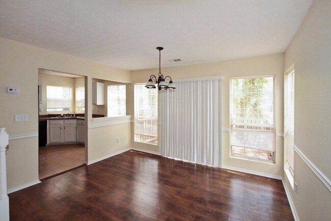Building Photo - 3060 Linden Dr