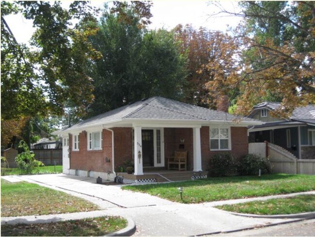 Photo - 554 E Commonwealth Ave House