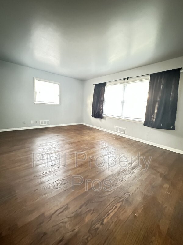 Building Photo - 5917 N 70th St