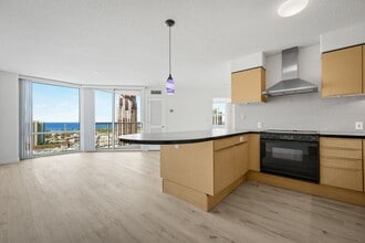 Building Photo - 801 S King St