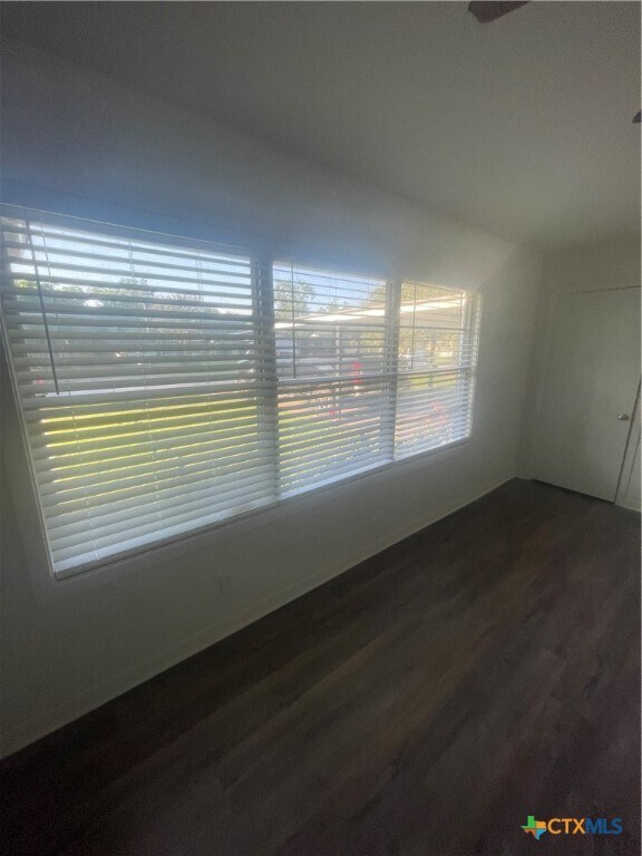 Foto del edificio - 910 Fern Ln