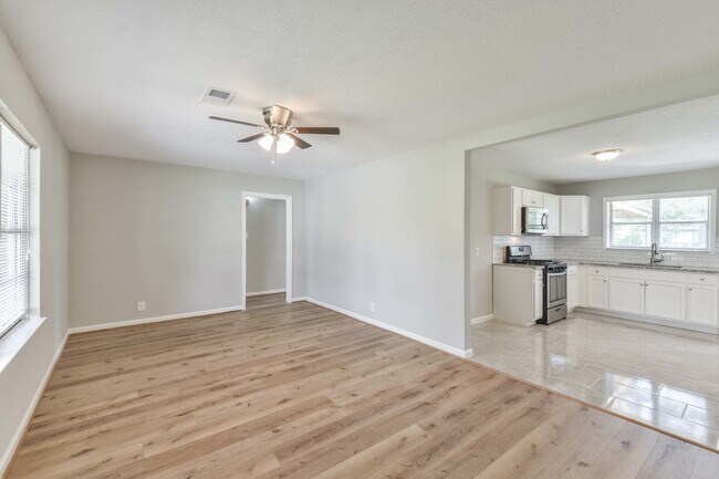 Building Photo - 9202 Chatwood Dr