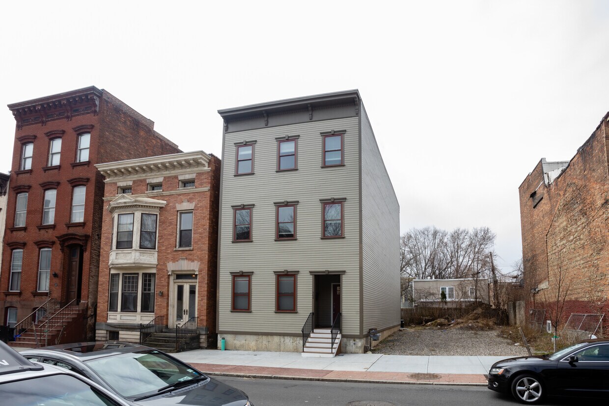 364 Madison Ave, Albany, NY 12210 Apartments in Albany, NY
