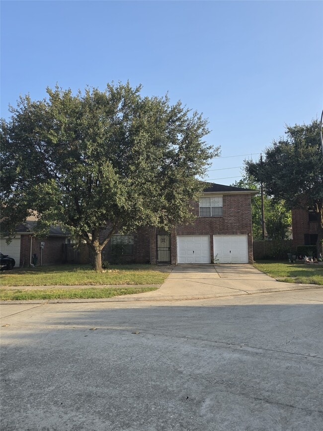 Building Photo - 3006 Greenbriar Springs Dr