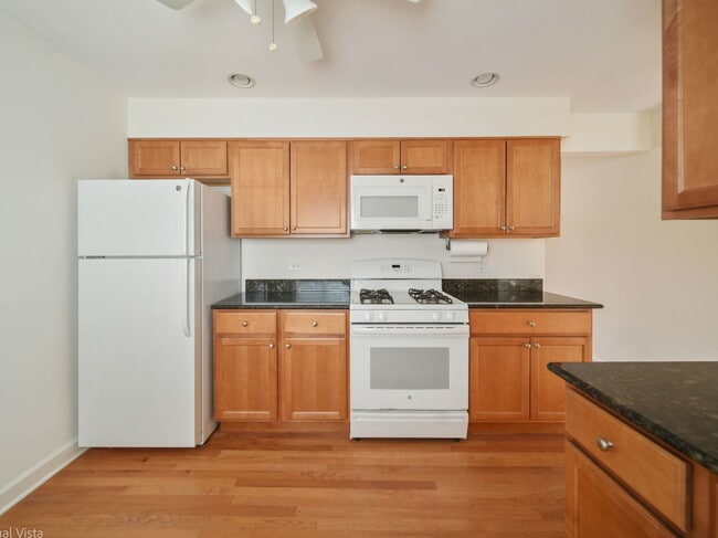 Building Photo - 482 E Vallette St