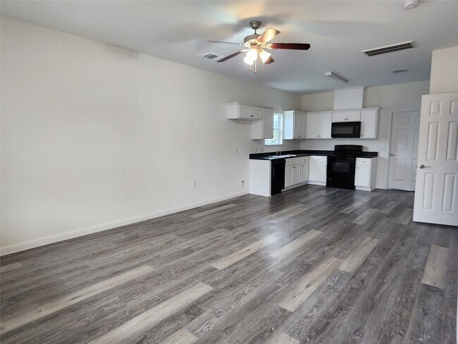 Foto del edificio - 6202 Lacey Oak Dr