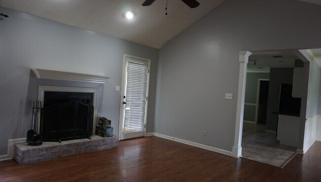 Building Photo - Beautiful home off Studstill in Summerfiel...