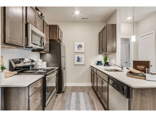 Cedar Kitchen - Montgomery Place Apartments