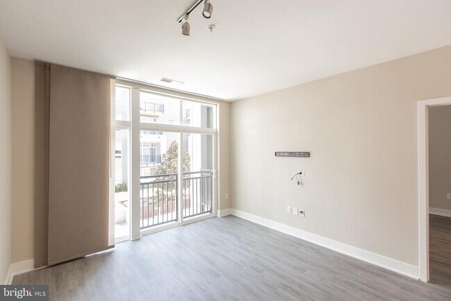 Building Photo - 145 Riverhaven Dr