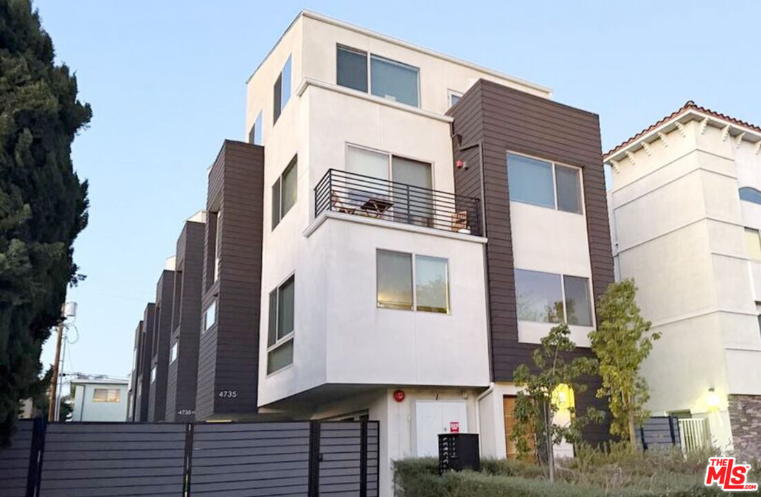 Foto principal - 4737 Elmwood Ave
