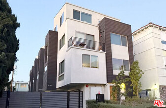 Building Photo - 4737 Elmwood Ave
