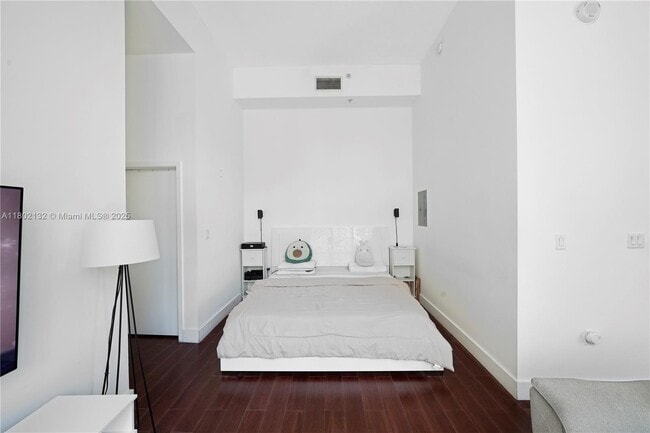 Foto del edificio - 9055 SW 73rd Ct