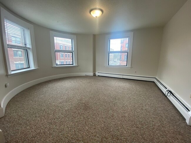 Building Photo - 128 Hemenway St