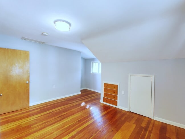 Building Photo - 334 S Albert St