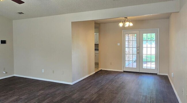Foto del edificio - 11904 Hardwood Trail