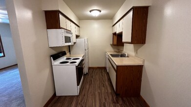 Building Photo - 916 Kings Rd