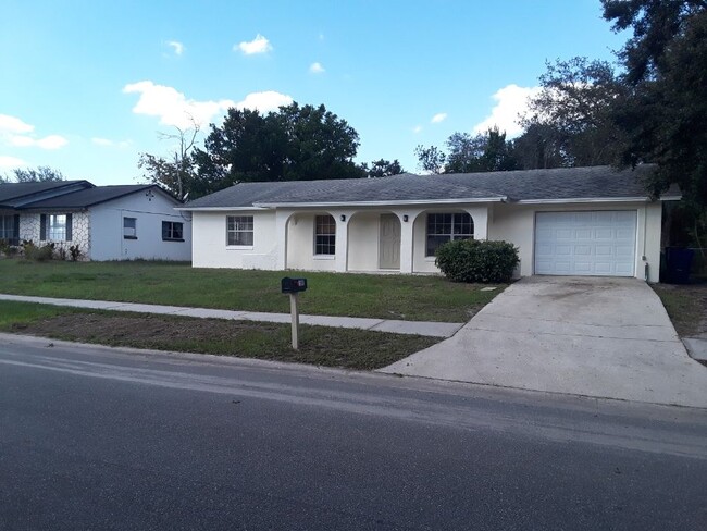 Building Photo - 1306 Oakwood Ln