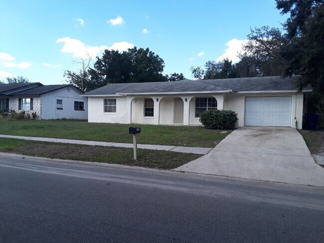 Foto del edificio - 1306 Oakwood Ln