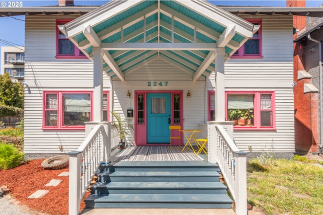 Foto del edificio - Grand 4-Bedroom Historic Home. Timeless El...