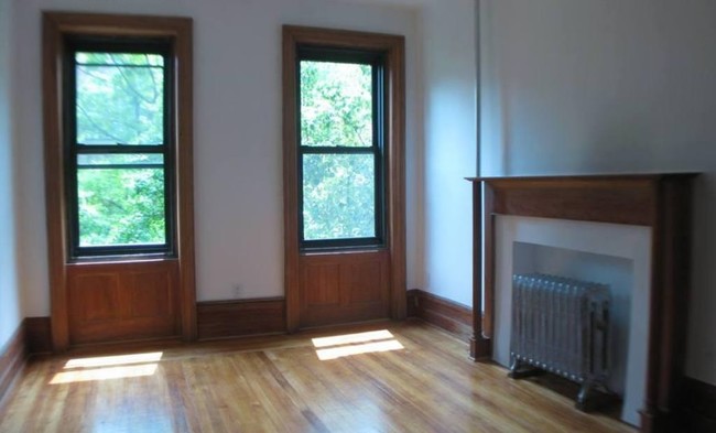 Building Photo - 161 E 81st St