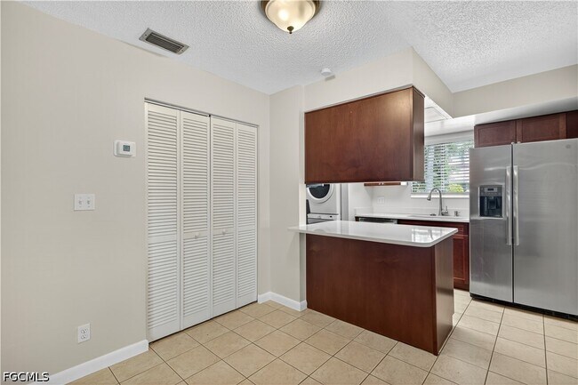 Foto del edificio - 3320 New South Province Blvd
