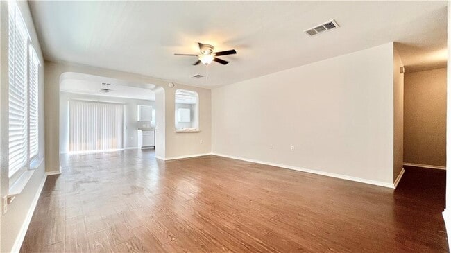 Building Photo - 6617 Piedras Blanco Dr
