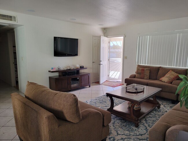 Building Photo - Winter Furnished Rental 2025-2026 Season