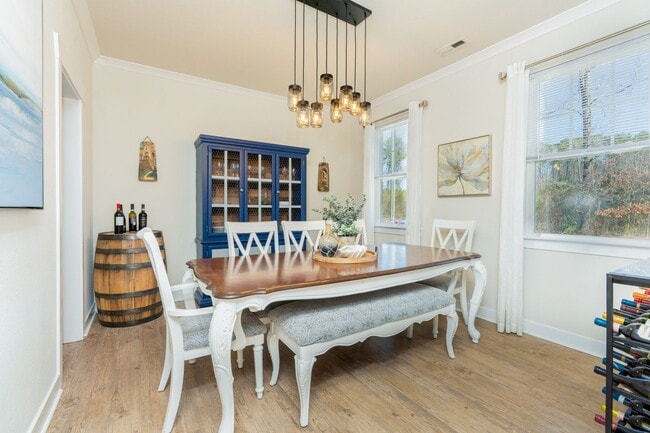 Building Photo - Hickory Half Acre with 4 beds 2.5 baths