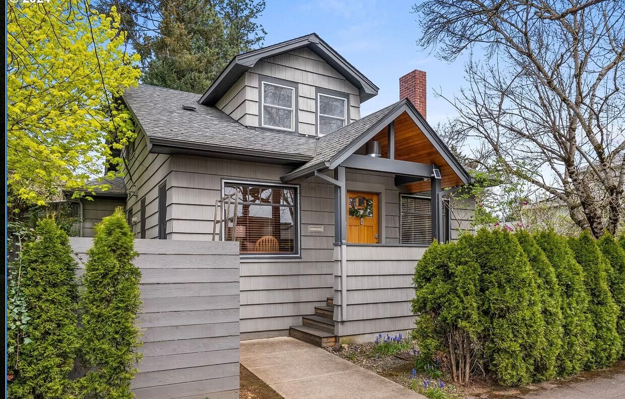 Primary Photo - 4427 SE Ramona St