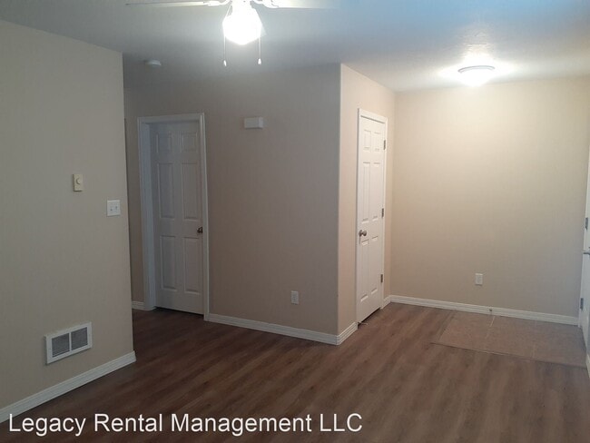 Building Photo - 2 br, 2.5 bath House - 400 Energy Dr. #4
