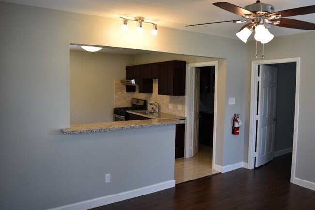 Building Photo - 1519 W 12th St