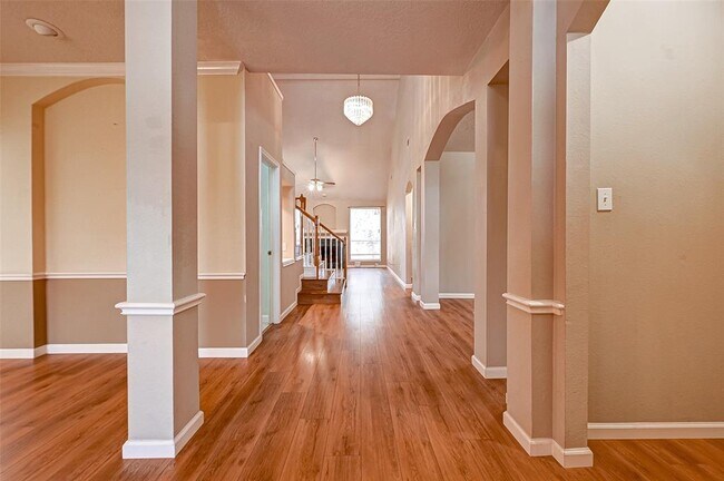 Building Photo - 10838 Tryon Dr