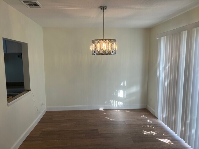 Foto del edificio - 442 Myrtlewood Rd