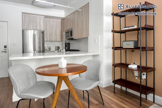 Foto del edificio - 5710 Crescent Prk E