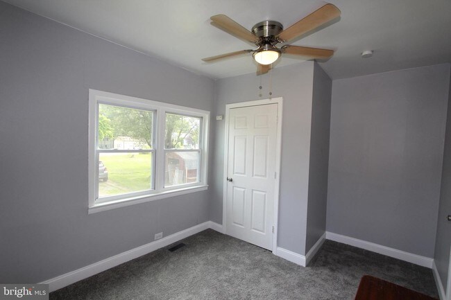 Building Photo - 942 Willow Dr