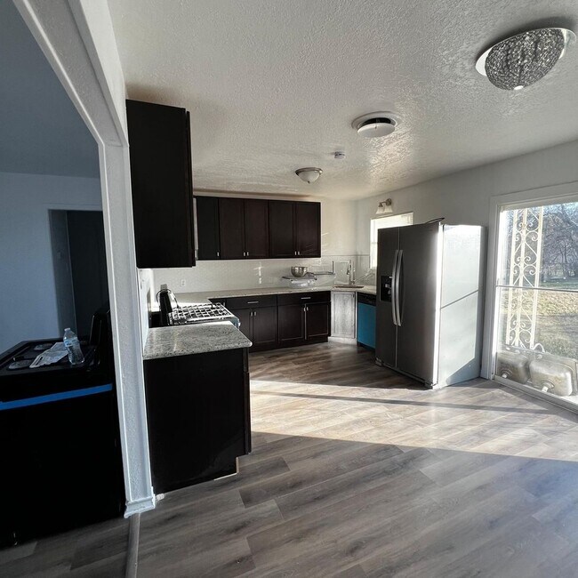 Foto del edificio - 3200 Zephyr Rd