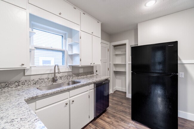 Building Photo - 714 N 39th St