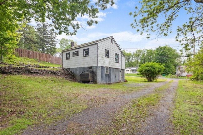 Foto del edificio - 104 Smithtown Rd