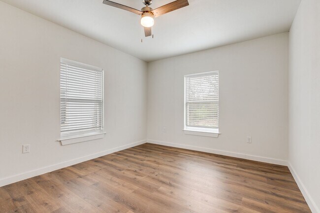 Foto del edificio - McILVAINE DUPLEX