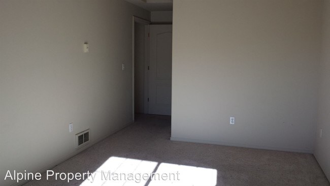 Foto del edificio - 1649 NE Lotus Dr