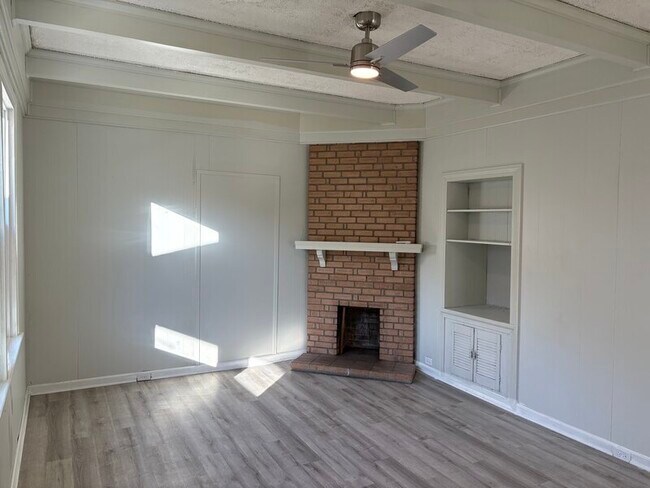 Foto del edificio - 225 Poplar St