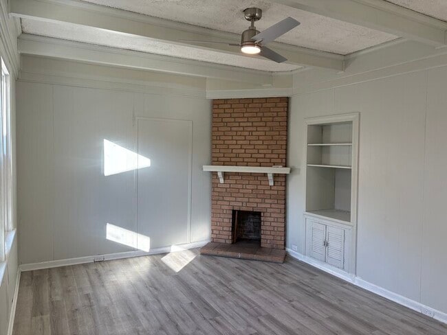 Building Photo - 225 Poplar St